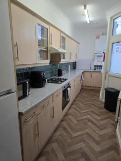 Spacious Family Friendly 4-Bed Holiday Home - 1