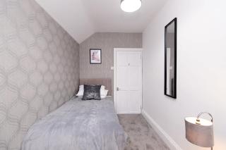 Modern 3 Bedroom Home in Central Rugby w Parking - Rugby - 6