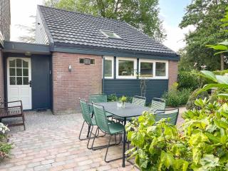 Ubuntu Luxe Vakantiewoning met Sauna & Nieuw Design - Warmenhuizen - 5