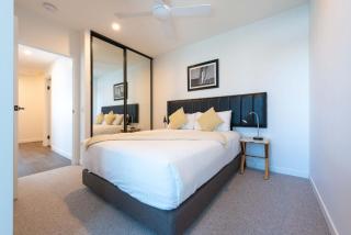 2BR Luxury Retreat with Rooftop Pool Access - Brisbane - 8