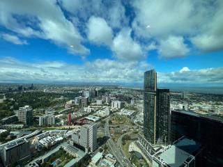 City View 2 Bedroom Apartment in Southbank - Melbourne - 6