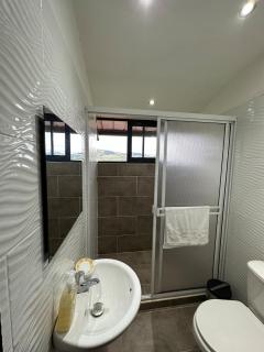 Chalet junto al lago con muelle privado - Calima - 6