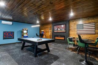 Luxury! Views, Hottub, Theater, Game Room, Private - Gatlinburg - 0