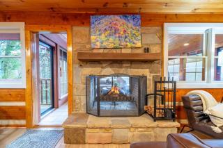 Luxury! Views, Hottub, Theater, Game Room, Private - Gatlinburg - 3