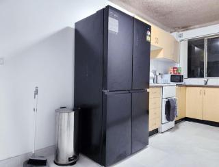 Stylish Rosehill Stay w/ Balcony - Sidney - 8