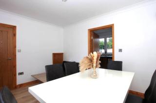 Spacious Retreat for Groups in Fantastic Location - Peterborough - 1