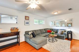 7 Mi to Dtwn San Antonio Charming Home with Yard - San Antonio - 7