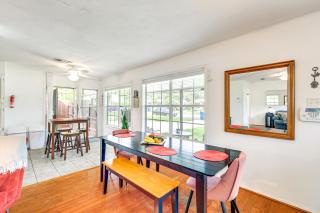 7 Mi to Dtwn San Antonio Charming Home with Yard - San Antonio - 4
