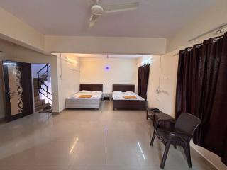 Hill Side Family Guest House - Lonavala - 8