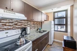 Spacious 14th Floor Corner Suite, Partial Diamond Head and Ocean Views with FREE Parking! (11413) - Honolulu - 7