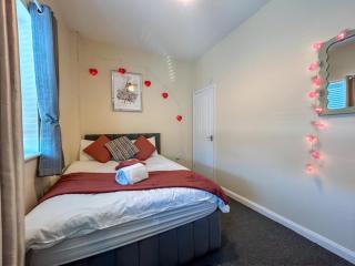 Sherry's 2 Bed Guest House - Buckinghamshire - 8