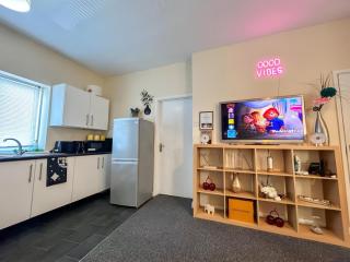 Sherry's 2 Bed Guest House - Buckinghamshire - 2