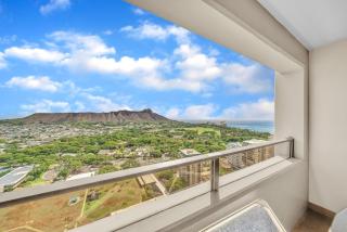 Renovated 2-Bedroom Condo with Ocean Views and Complimentary Parking (s3113) - Honolulu - 6
