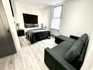 Hornby Hottub and Jacuzzi Suites - 3