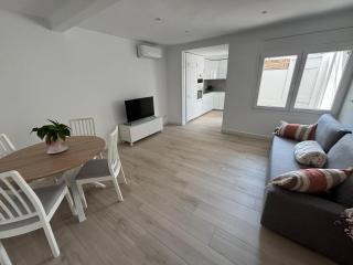 La Sardineta, es un apartamento en la Costa Brava, Palamós 1 minuto de la playa Alquiler temporal mínimo 32 noches - 0