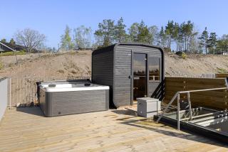 Townhouse with Jacuzzi - - 9