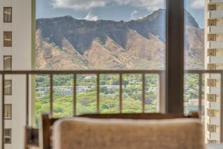 Bright 21st-Floor Corner Condo with Diamond Head Views, Full Kitchen and Steps to Beach (12101) - Honolulu - 5