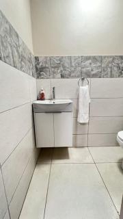 Godide Guesthouse - Vosloorus - 4