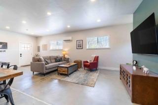 Morrison Getaway - 2BR House BBQ Free Parking - 3