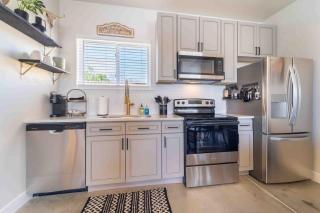 Morrison Getaway - 2BR House BBQ Free Parking - Morrison - 1