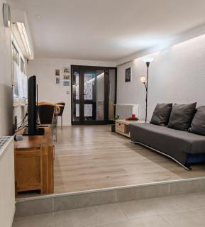 Quiet little house with seperate entrance - 0