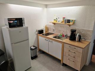 Quiet little house with seperate entrance - 8