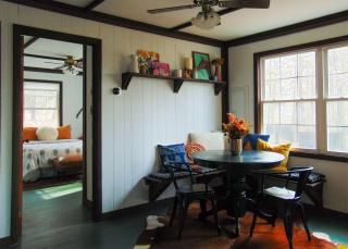 Cozy & Curated w Fire Pit Fireplace & Fast WiFi - New Market - 8