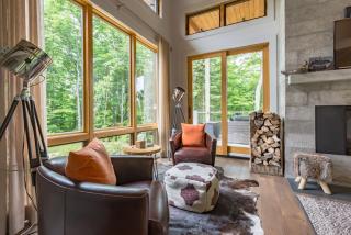 Chalet Trappeur Luxury Cottage Retreat with Hot Tub - 9