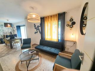 Maison de village rénovée au pied des alpilles - 0