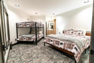 Henrys Lake Walkout Cabin - 6