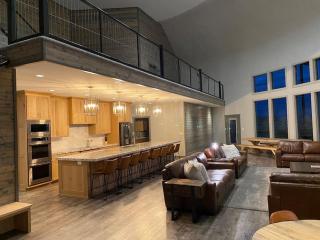 Dual Cabin- Yellowstone Family Retreat- Sled Hill - 4