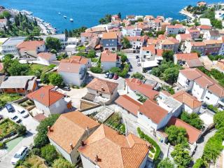 Apartment Vega with private garden, terrace and garage - Šibenik - 1