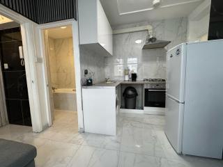 Nice 2 bedroom flat on first floor - Londra - 7