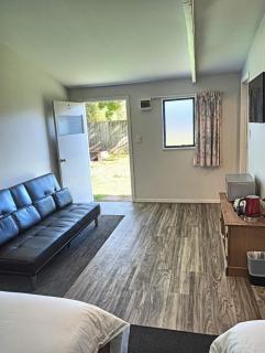 2 double and 1 sofa beds garden chalet, 7D Salisbury Road, Rotorua - Rotorua - 9