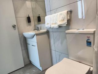 2 double and 1 sofa beds garden chalet, 7D Salisbury Road, Rotorua - Rotorua - 8