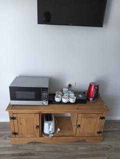 2 double and 1 sofa beds garden chalet, 7D Salisbury Road, Rotorua - Rotorua - 3