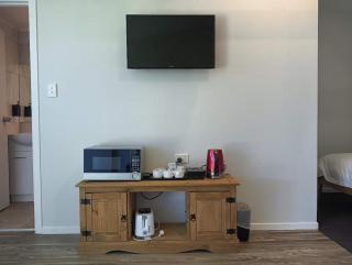 2 double and 1 sofa beds garden chalet, 7D Salisbury Road, Rotorua - 1