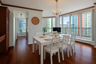 Coal Harbour Sky Home - King bed! - Vancouver - 3