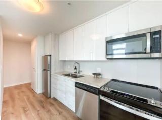 Elegant & Bright Condo - Kitchener - 7