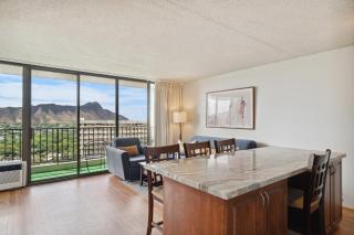 High Floor Oceanview Escape with Full Kitchen - Steps to Waikiki and Diamond Head Views, Free Parking (12705) - Honolulu - 5