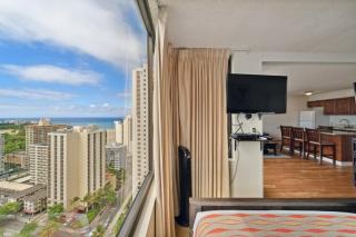 High Floor Oceanview Escape with Full Kitchen - Steps to Waikiki and Diamond Head Views, Free Parking (12705) - 1