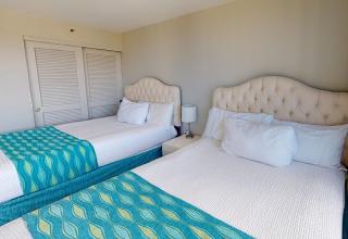 Oceanview Luxury 32nd floor Waikiki Condo - 2