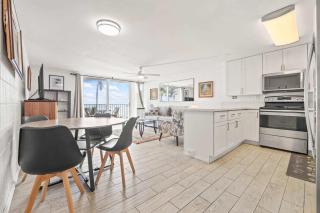 Amazing 7th floor Beachfront Condo - 8