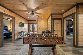 Chardonnay Chalet - Luxe Modern Chalet - Hot Tub, Wi-Fi, Fire Pit, Game Room, Amazing Deck - 15 min to Blue Ridge - 3