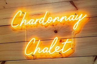 Chardonnay Chalet - Luxe Modern Chalet - Hot Tub, Wi-Fi, Fire Pit, Game Room, Amazing Deck - 15 min to Blue Ridge - 5