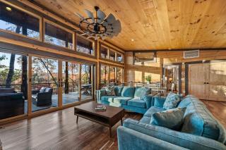 Chardonnay Chalet - Luxe Modern Chalet - Hot Tub, Wi-Fi, Fire Pit, Game Room, Amazing Deck - 15 min to Blue Ridge - Hothouse - 9