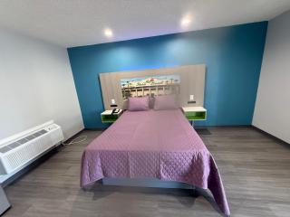 Hi-Way Host Motel - 1