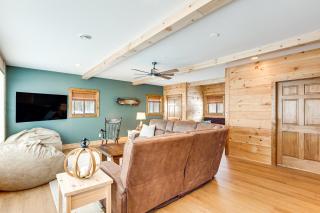 Private Dock, BBQ Ready Lakefront Fifield Home! - - 7