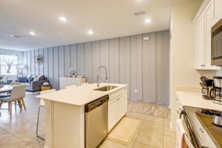 7 Mi to European Village Pond-Front Townhome! - 2