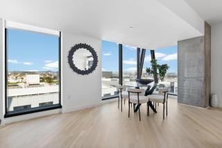 Rooftop Pool Modern 2BR, 2BA - Panoramic Hollywood views - Los Angeles - 1